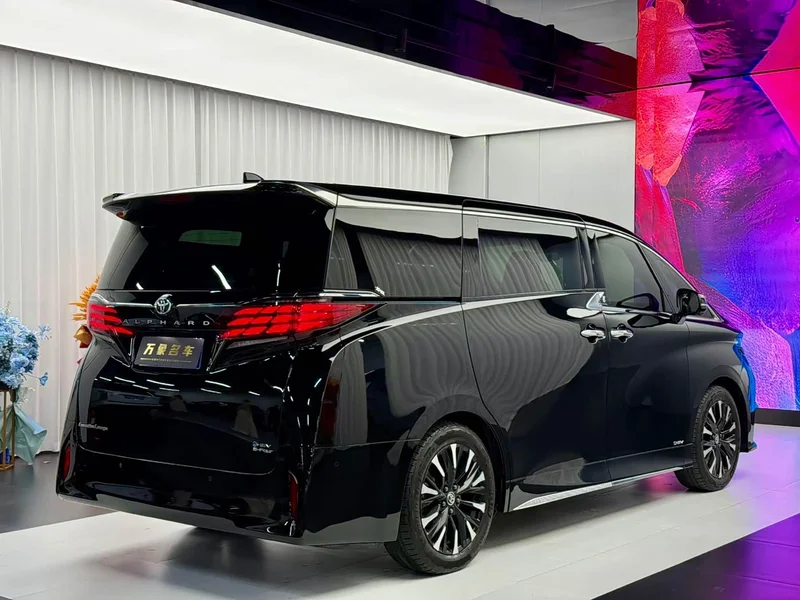 Toyota Alphard — фото 6