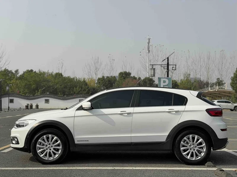 Qoros 3 — фото 4