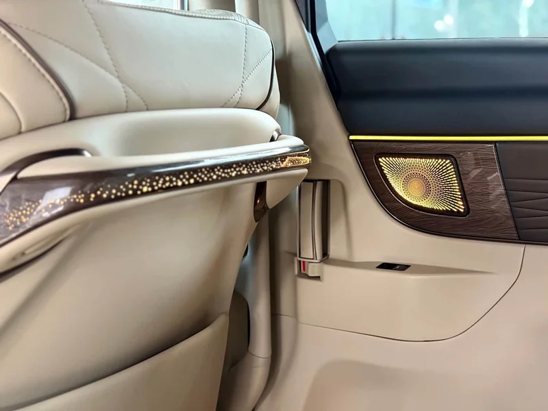 Toyota Vellfire — фото 16
