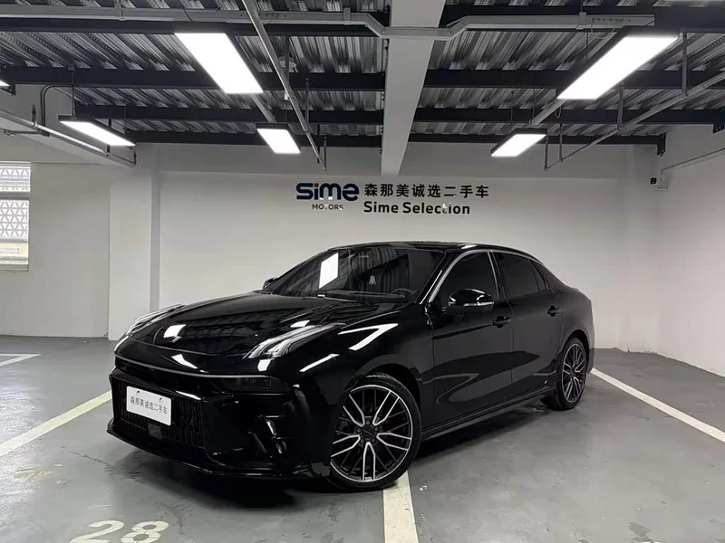 Lynk & Co 03
