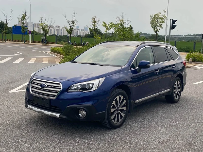 Subaru Outback — фото 1