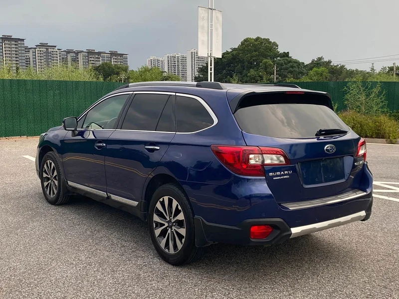 Subaru Outback — фото 12