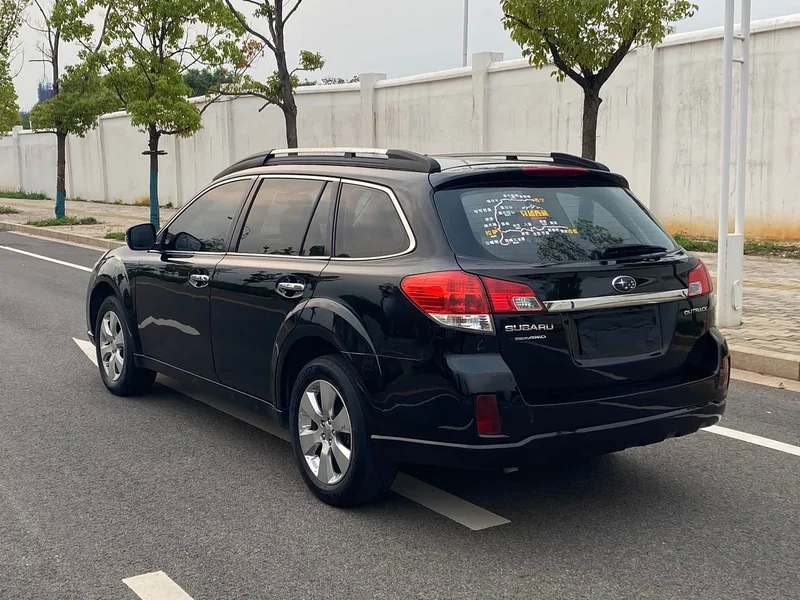 Subaru Outback — фото 8