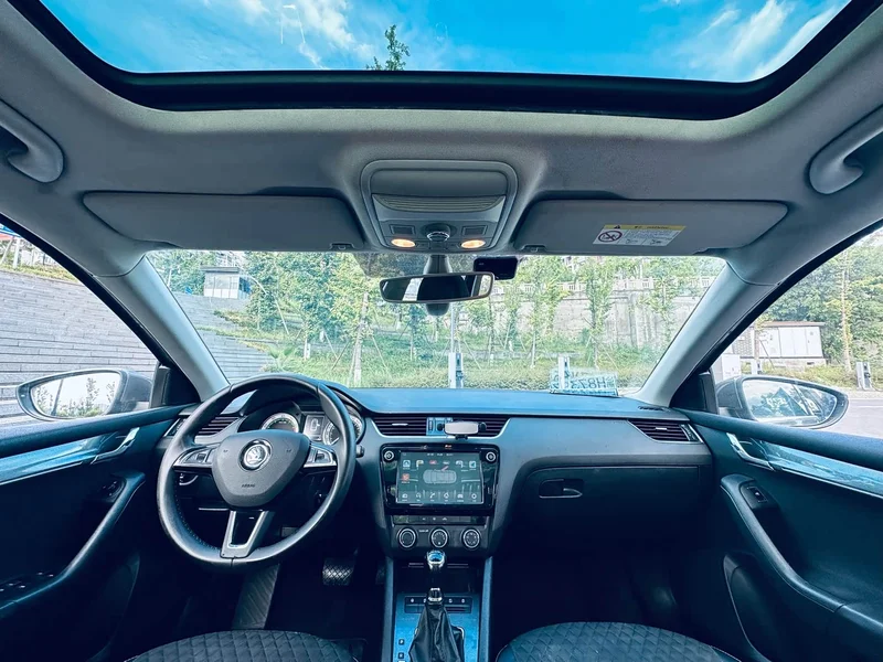 Volkswagen Octavia — фото 11