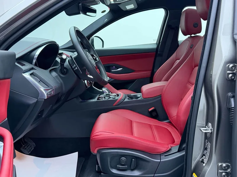 Jaguar E-PACE — фото 11