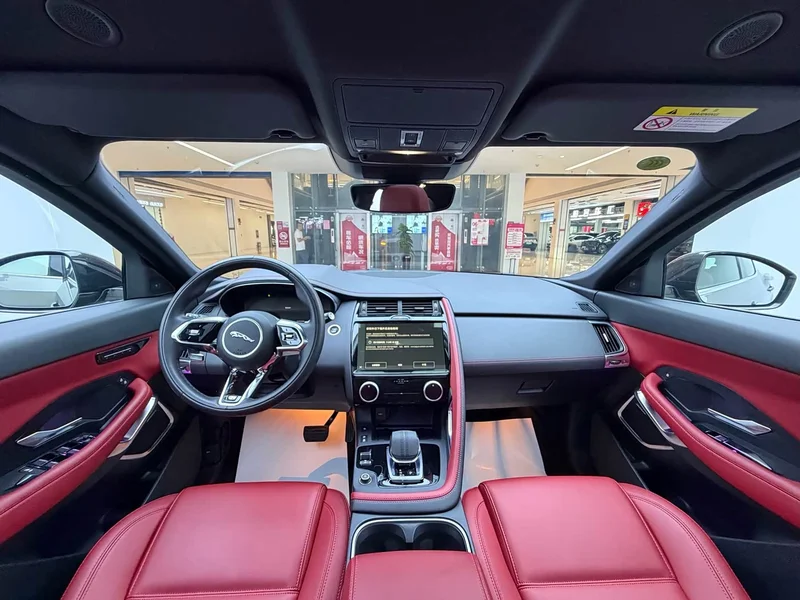 Jaguar E-PACE — фото 16