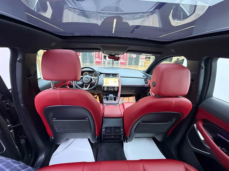 Jaguar E-PACE — фото 18