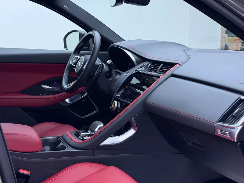 Jaguar E-PACE — фото 23