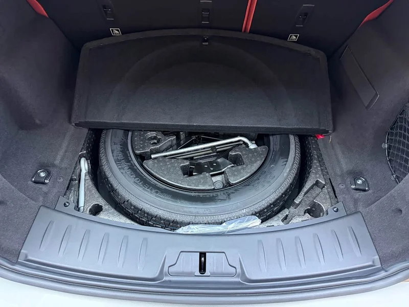 Jaguar E-PACE — фото 27
