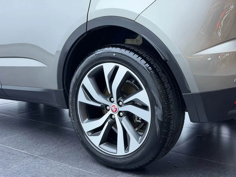 Jaguar E-PACE — фото 29