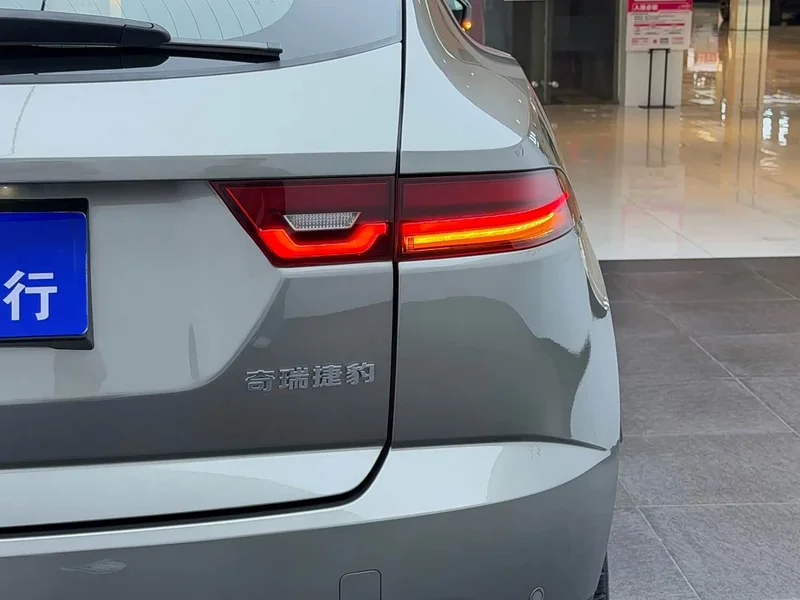 Jaguar E-PACE — фото 30
