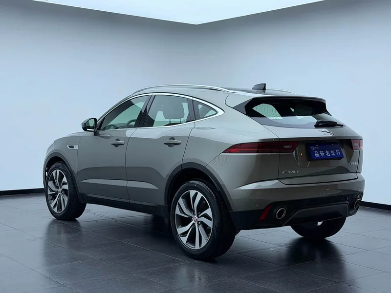 Jaguar E-PACE — фото 4