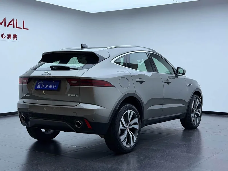 Jaguar E-PACE — фото 6