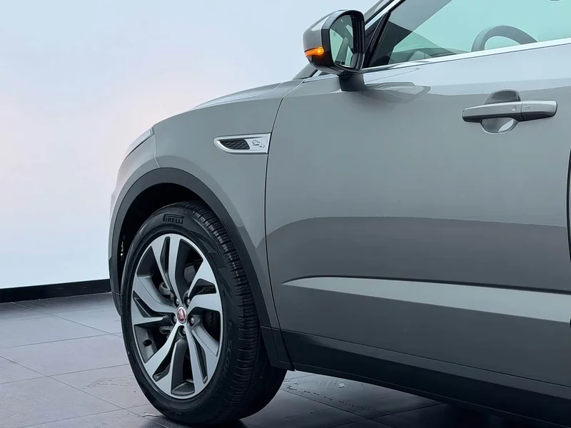 Jaguar E-PACE — фото 8