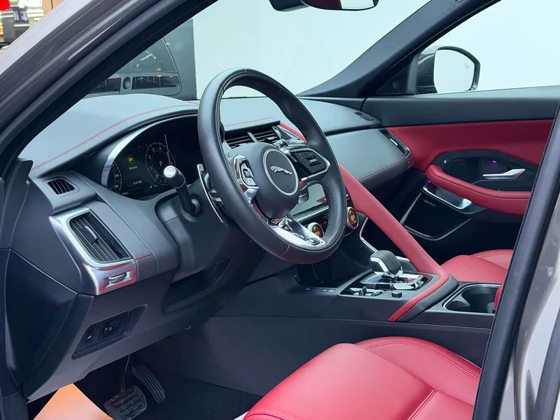 Jaguar E-PACE — фото 10