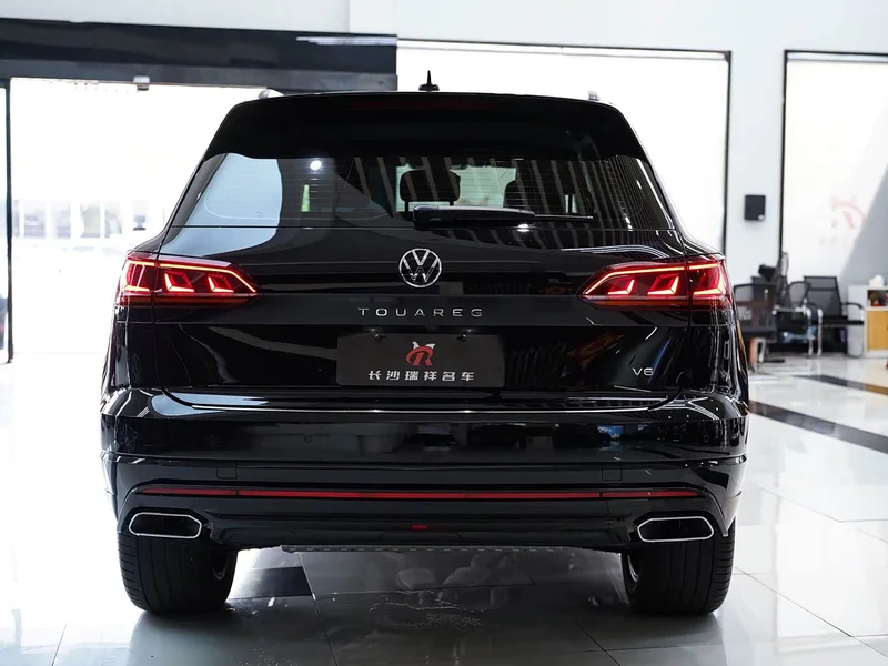 Volkswagen Touareg — фото 14