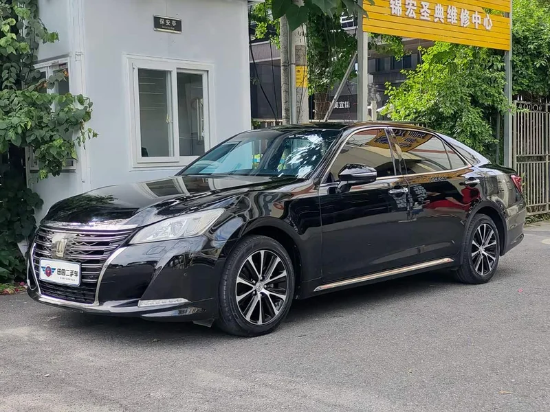 Toyota Crown — фото 1