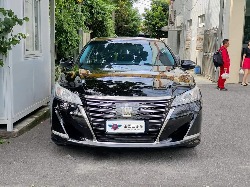 Toyota Crown — фото 2
