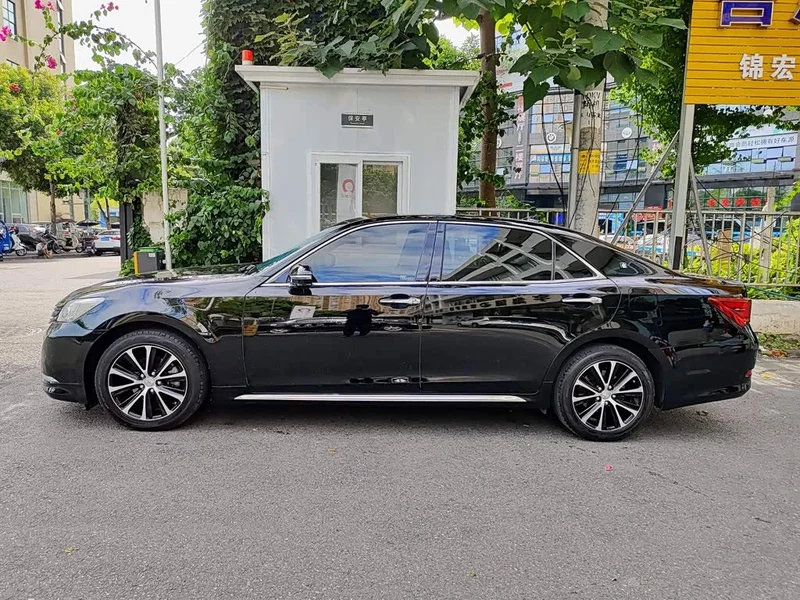 Toyota Crown — фото 3