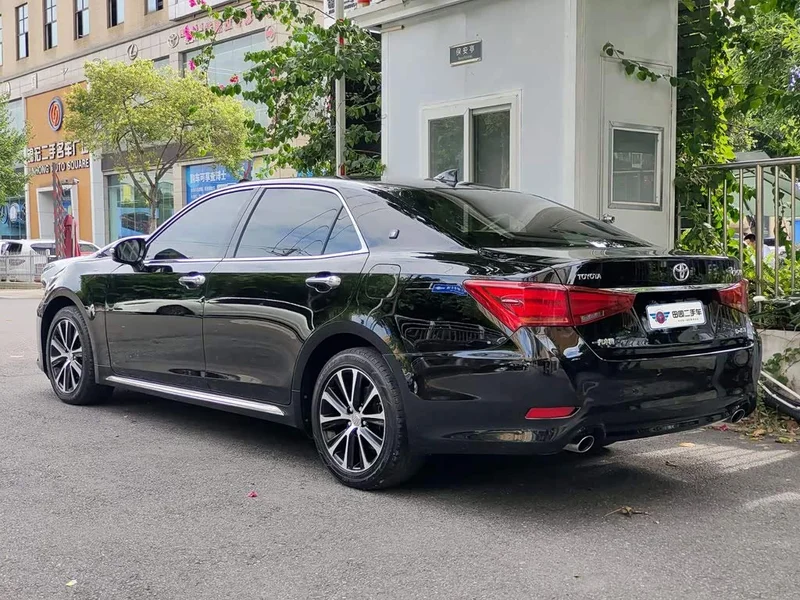 Toyota Crown — фото 4