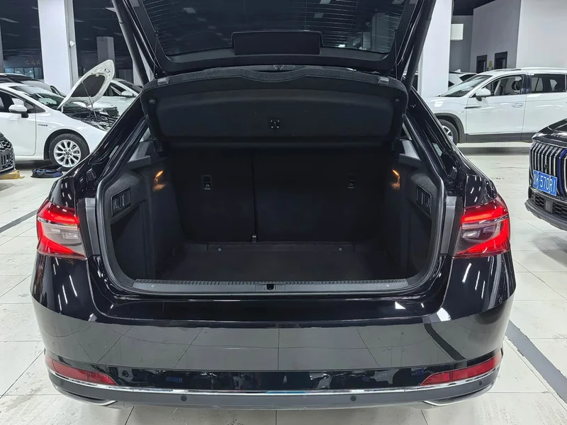 Skoda Superb — фото 20