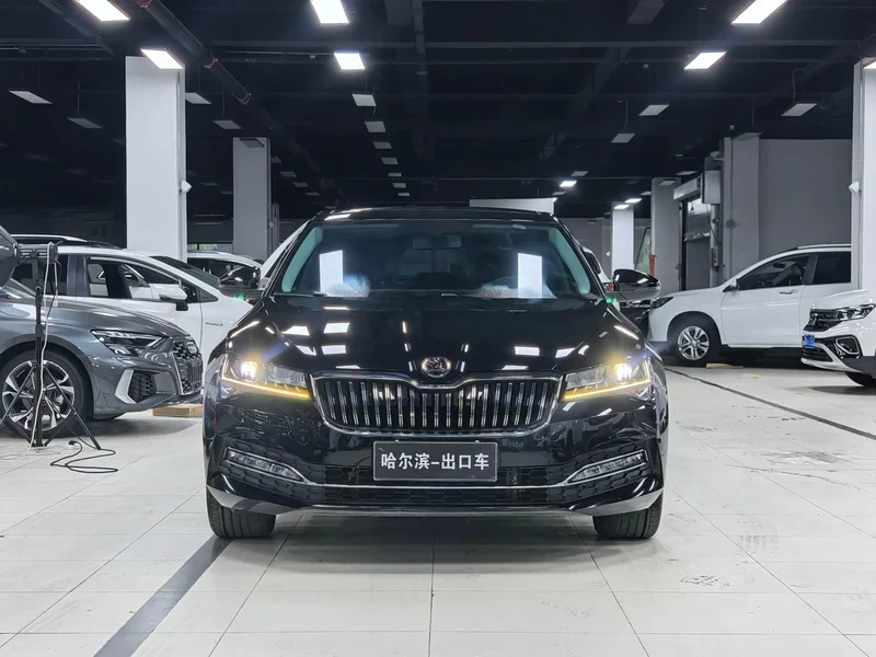Skoda Superb — фото 2