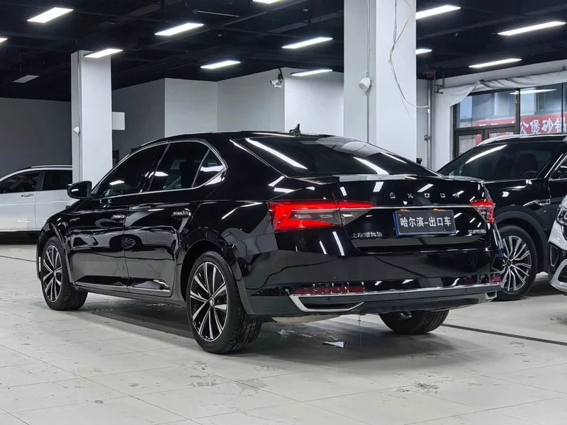 Skoda Superb — фото 23