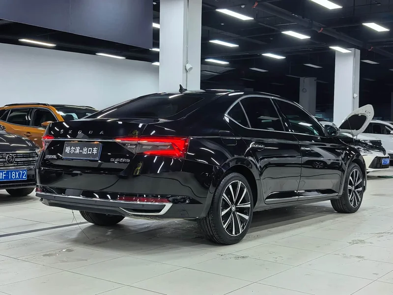 Skoda Superb — фото 25