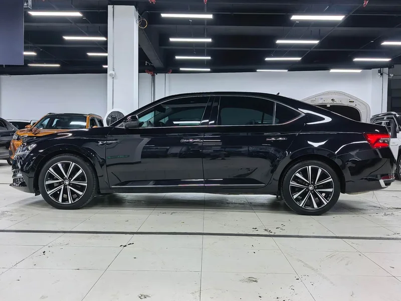 Skoda Superb — фото 7