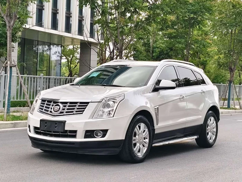 Cadillac SRX — фото 1
