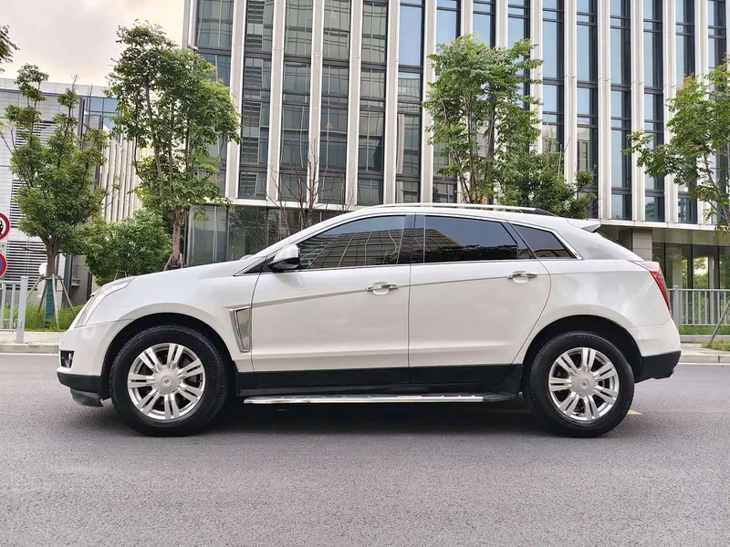 Cadillac SRX — фото 17