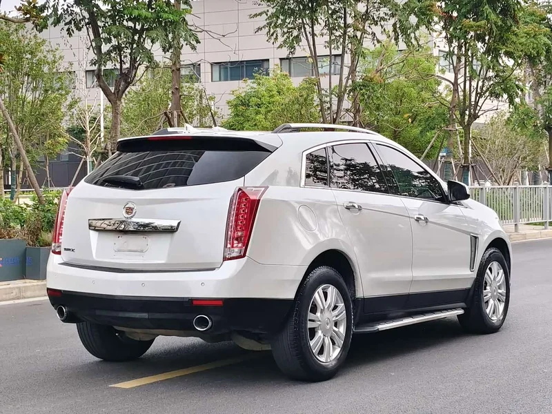 Cadillac SRX — фото 4