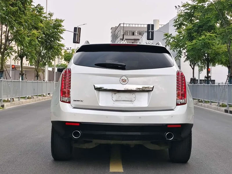 Cadillac SRX — фото 5
