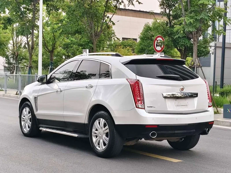 Cadillac SRX — фото 6