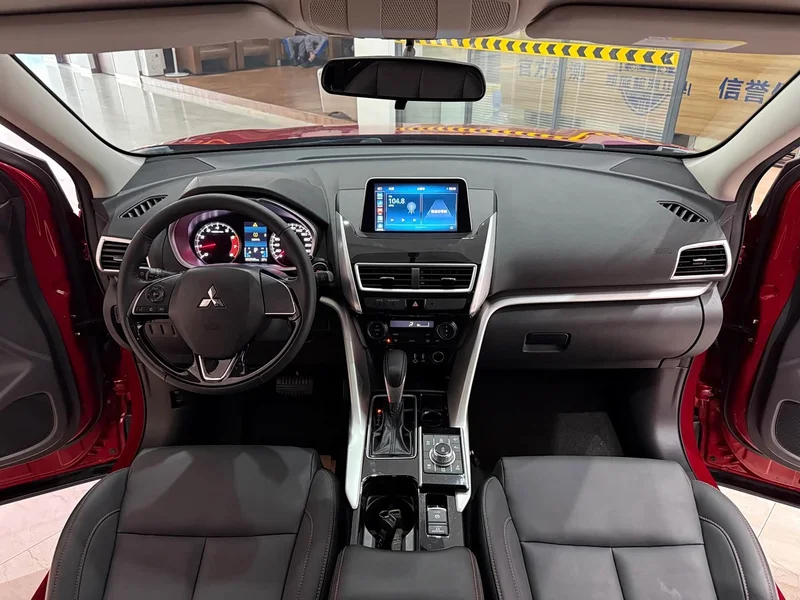 Mitsubishi Eclipse Cross — фото 11