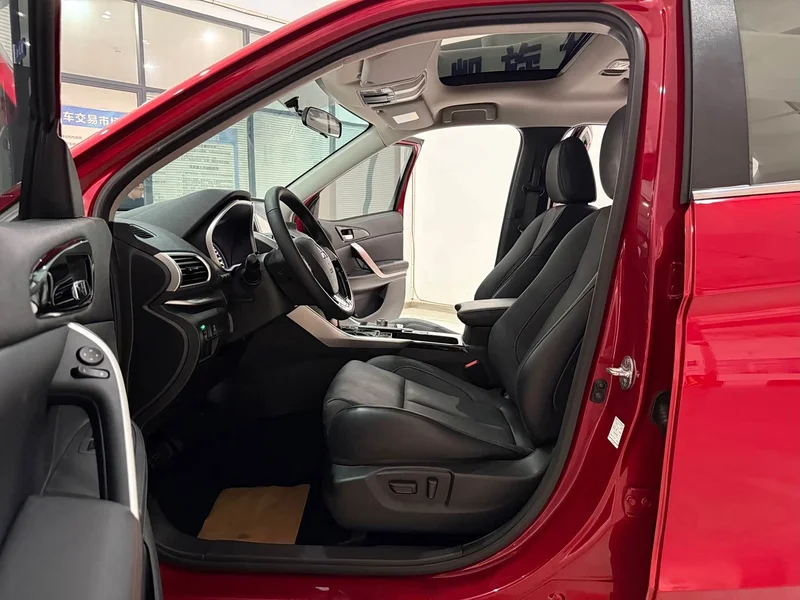 Mitsubishi Eclipse Cross — фото 8