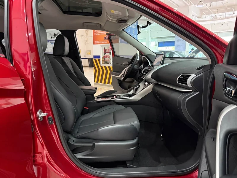 Mitsubishi Eclipse Cross — фото 10