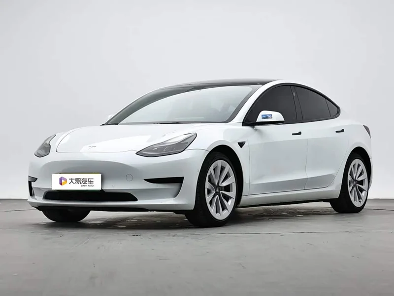 Tesla Model 3 — фото 1