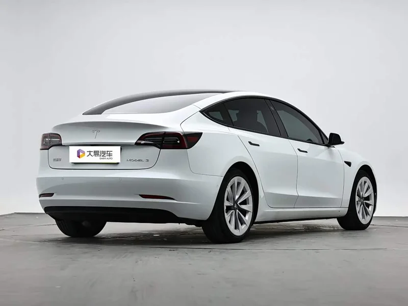 Tesla Model 3 — фото 3