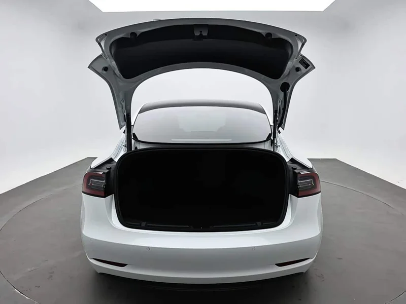 Tesla Model 3 — фото 8
