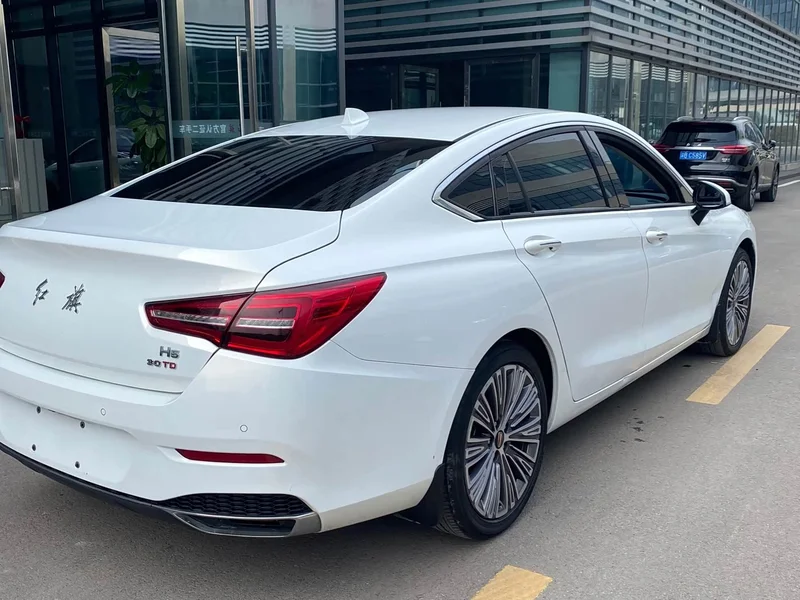Hongqi H5 — фото 12