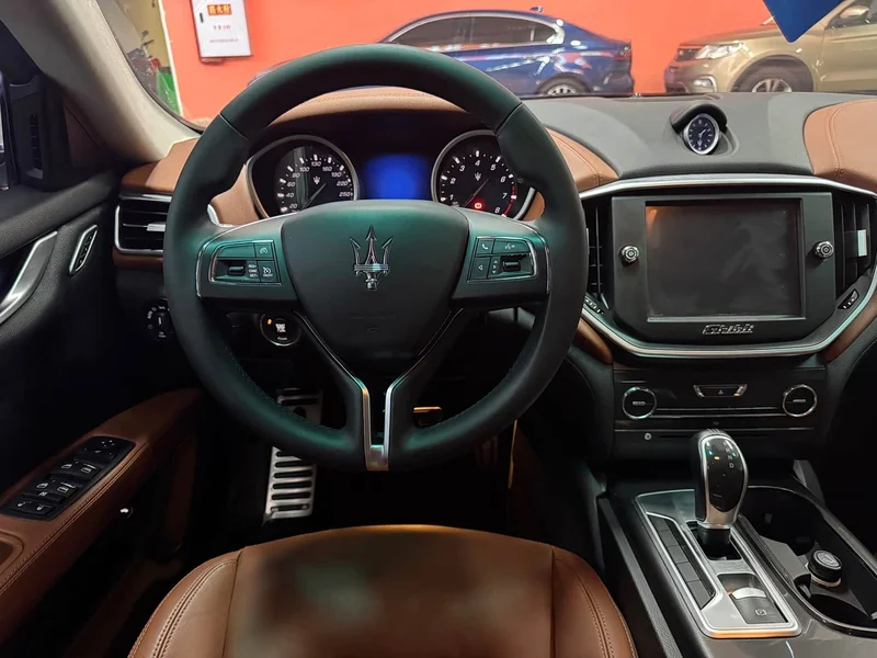 Maserati Ghibli — фото 11