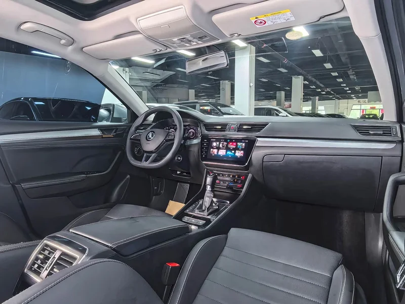 Skoda Superb — фото 15