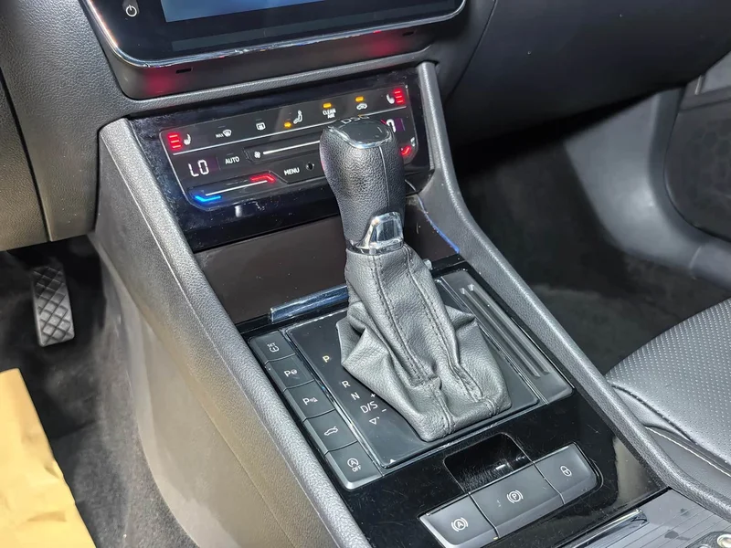 Skoda Superb — фото 17