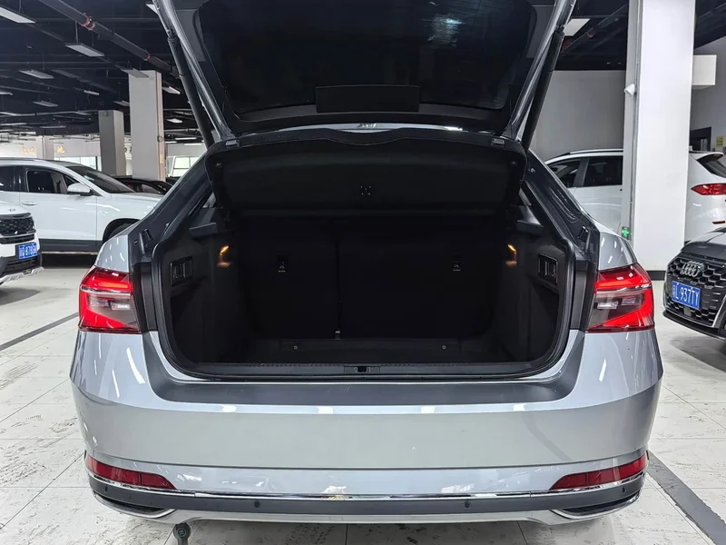 Skoda Superb — фото 20
