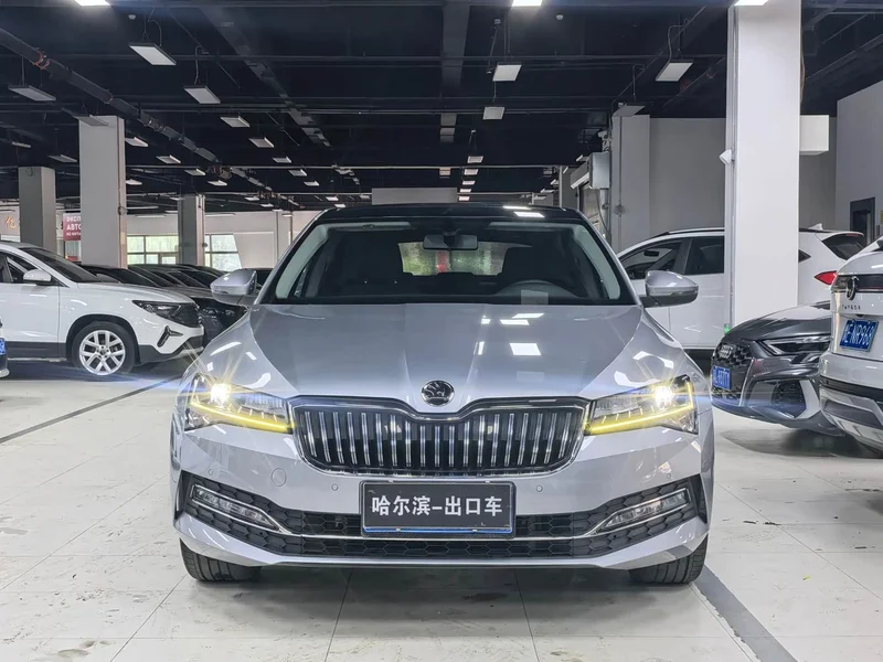 Skoda Superb — фото 2