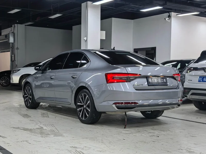 Skoda Superb — фото 23