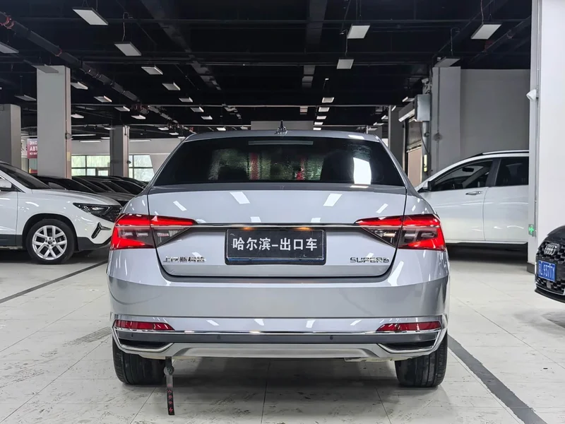 Skoda Superb — фото 24