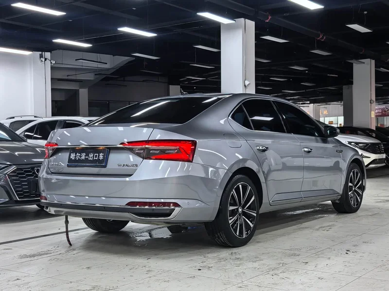 Skoda Superb — фото 25
