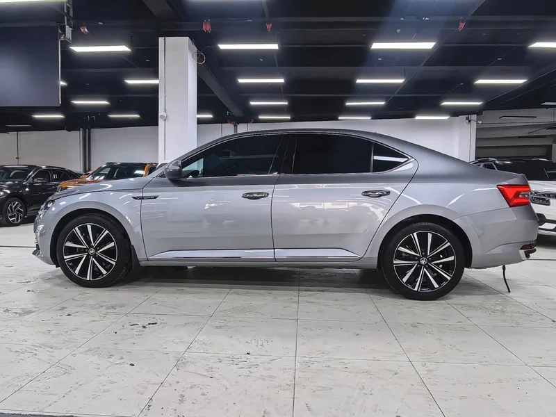 Skoda Superb — фото 7